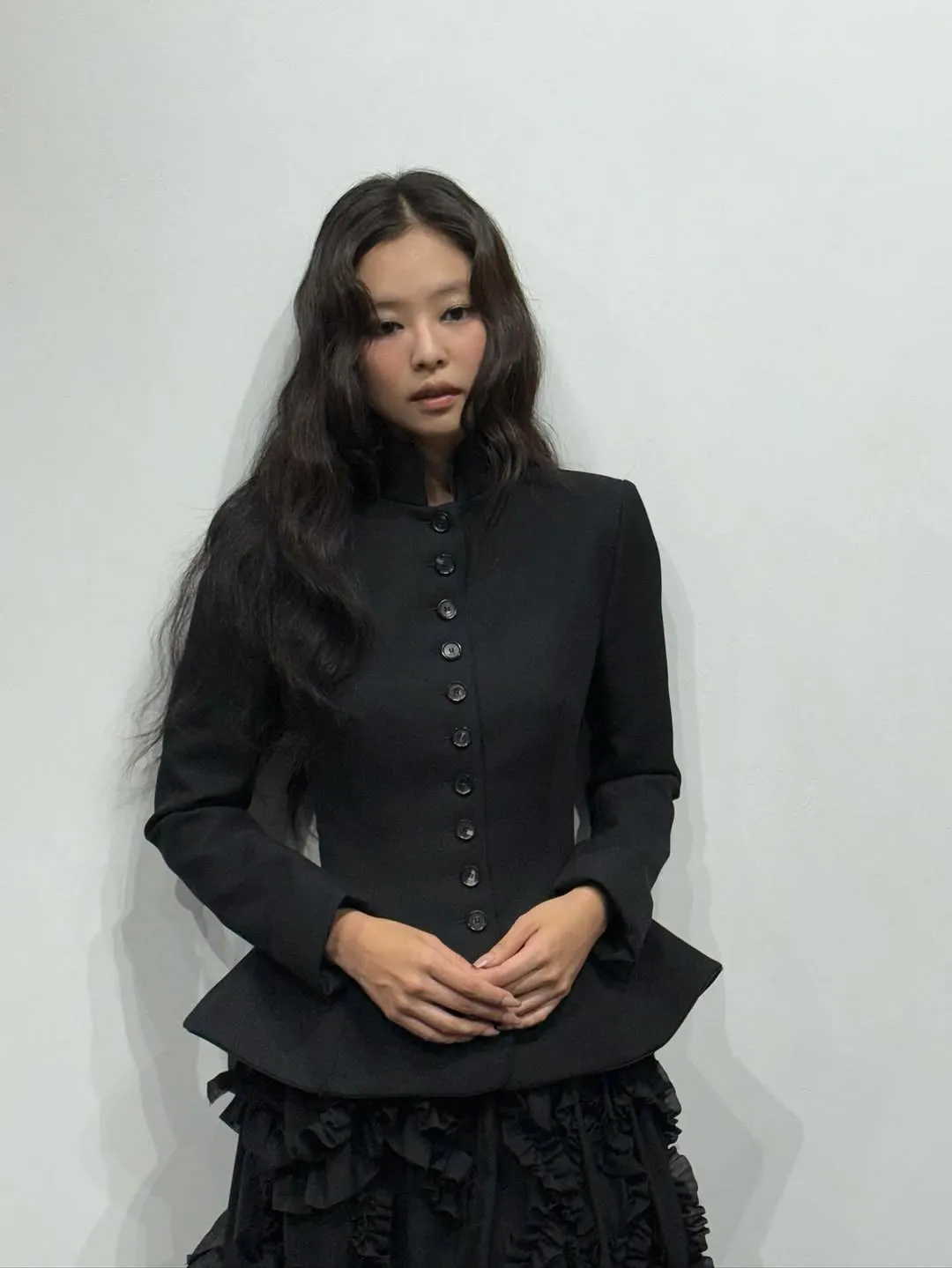 4 chiếc áo dạ chống chịu lạnh giá mùa Đông 2025-4.webp