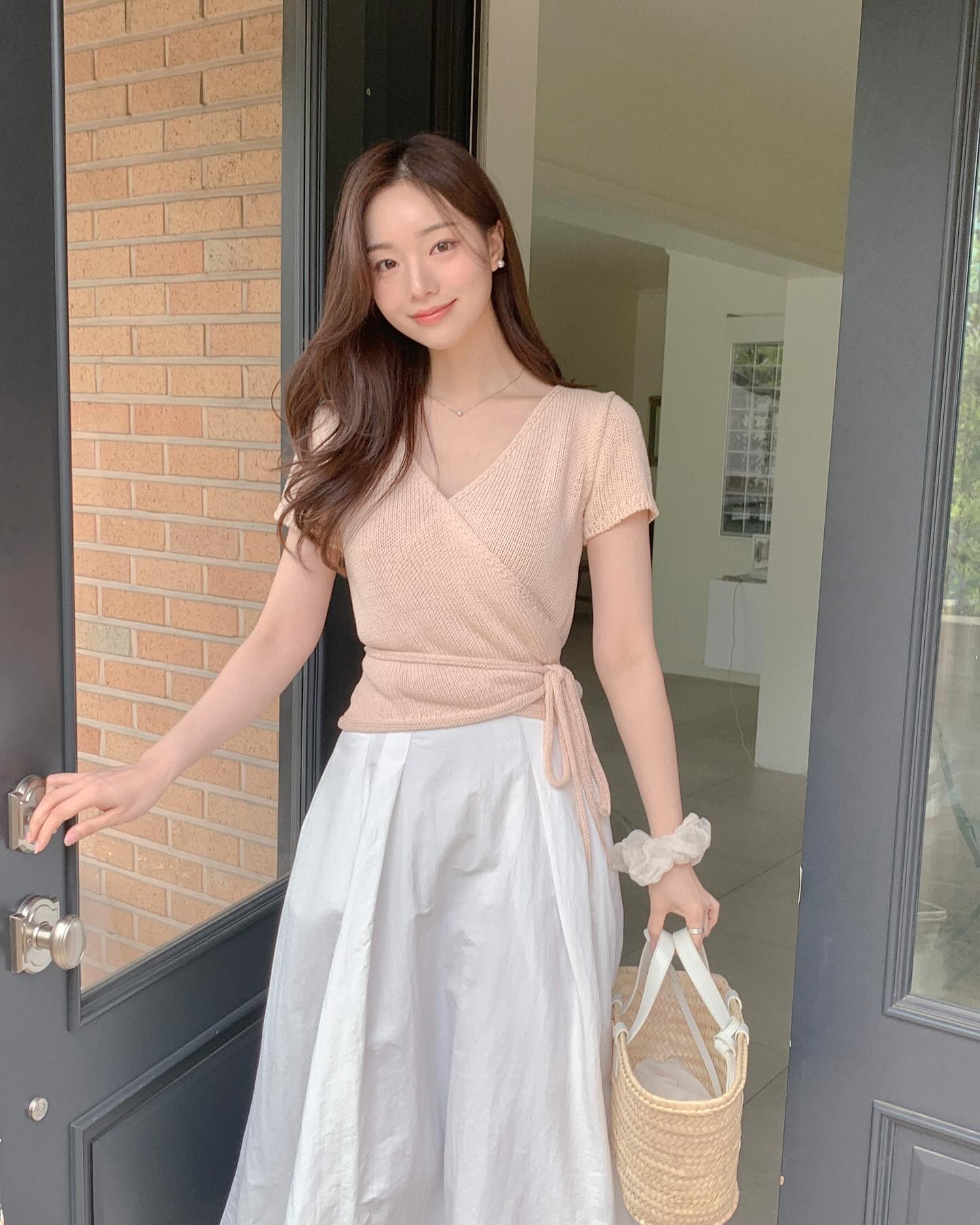 4 mẫu áo hack tuổi đỉnh không kém áo phông nhưng nữ tính hơn chị em nên có hết để mặc đẹp mỗi ...jpg