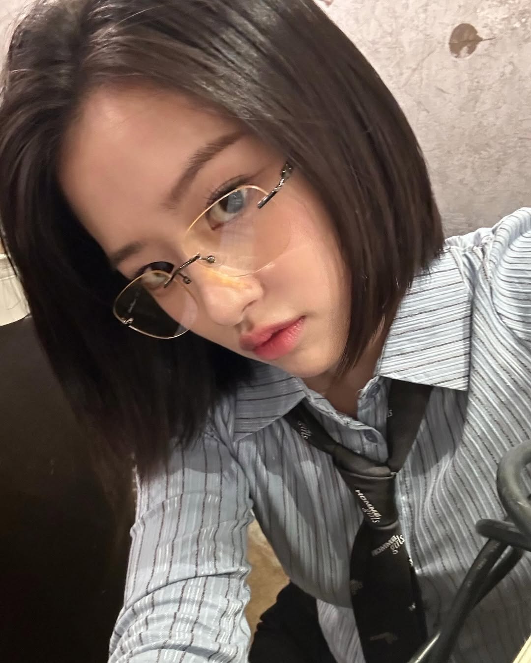 5 kiểu kính không gọng trendy chuẩn sao Hàn-1.jpg