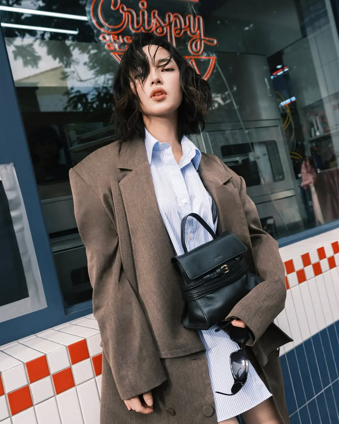 5 món đồ musthave tạo nên outfit công sở đậm chất preppy-6.webp