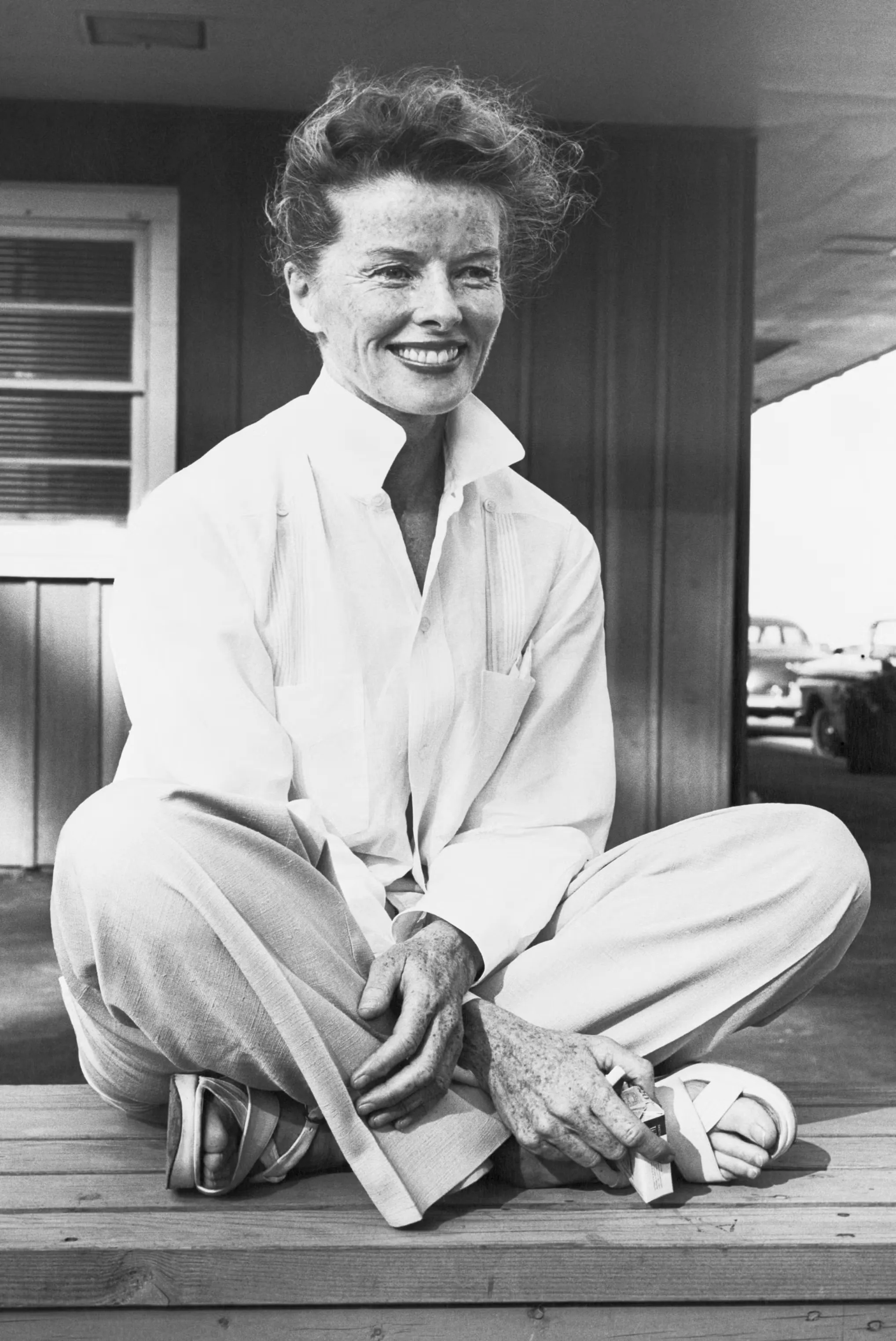 6 thương hiệu giúp bạn sở hữu chiếc áo sơ mi trắng mượn từ bạn trai như Nicole Kidman-2.webp