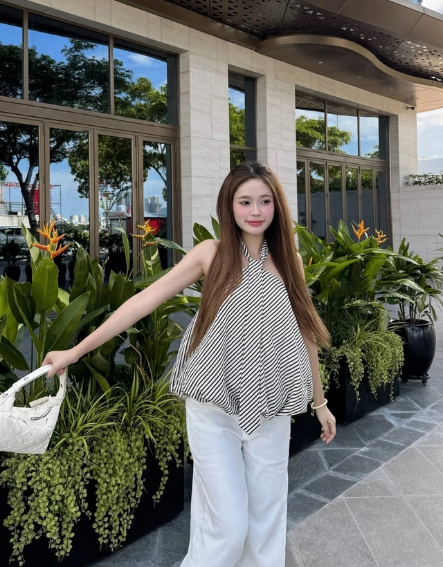 Áo bí phồng tôn lên đôi vai trần chinh phục mọi ánh nhìn-3.webp