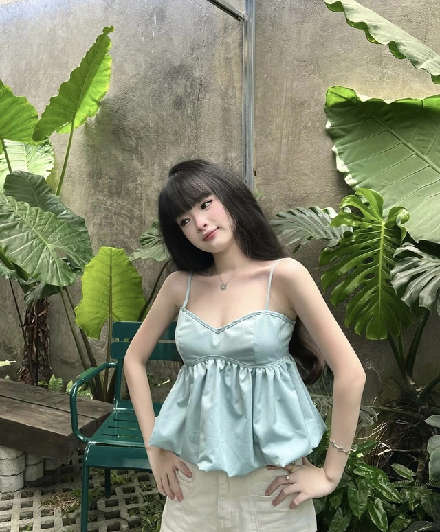 Áo bí phồng tôn lên đôi vai trần chinh phục mọi ánh nhìn-4.webp