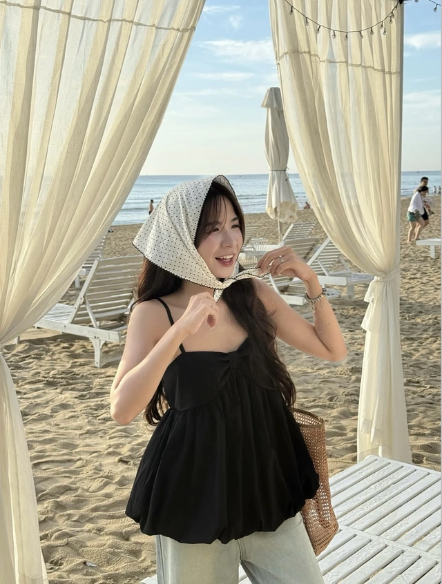 Áo bí phồng tôn lên đôi vai trần chinh phục mọi ánh nhìn-5.webp