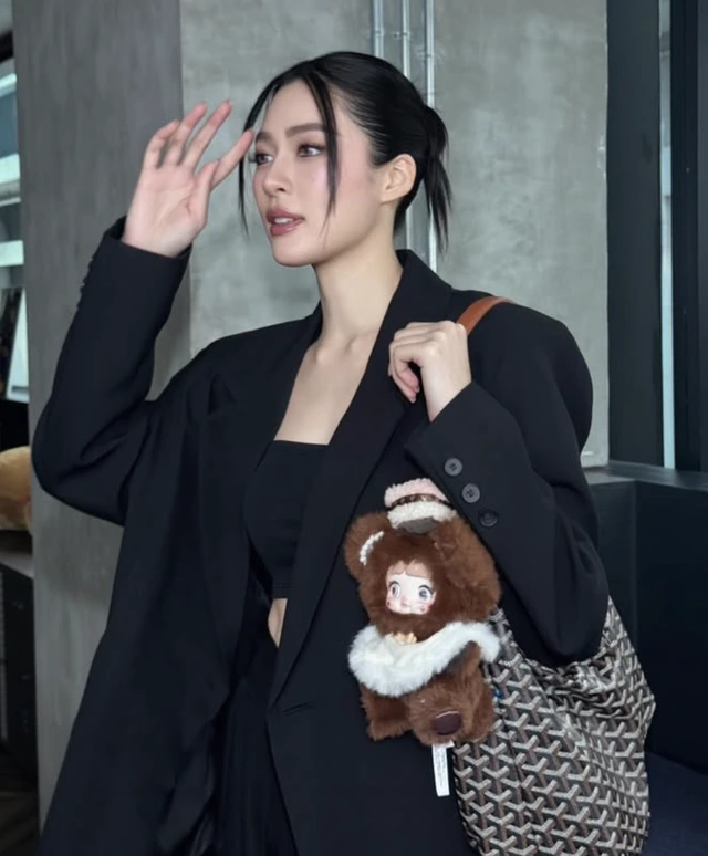 Áo blazer giúp nàng khoác lên mình hình ảnh quý cô hiện đại-2.webp