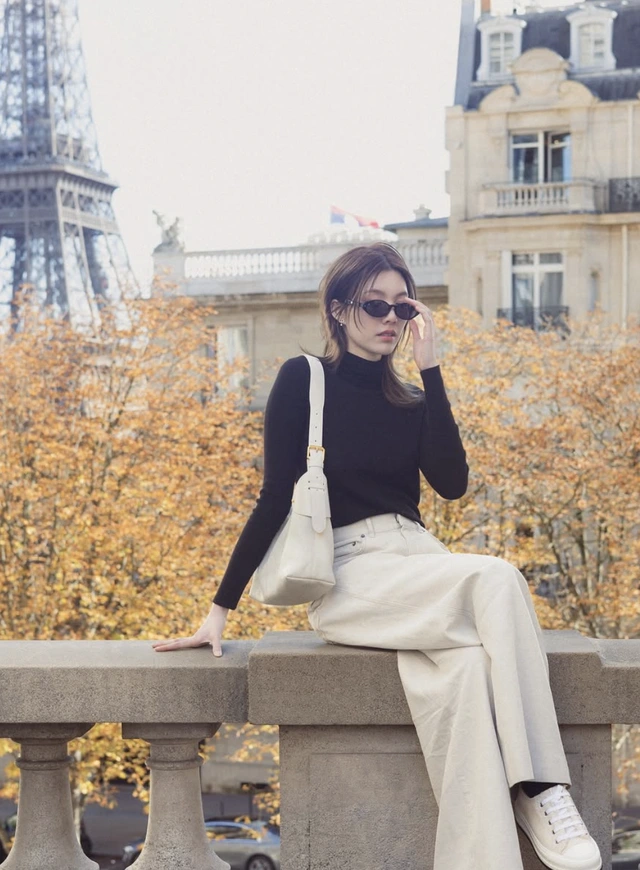 Áo cổ lọ trung tính khẳng định vẻ đẹp thời thượng ngày thu-1.webp