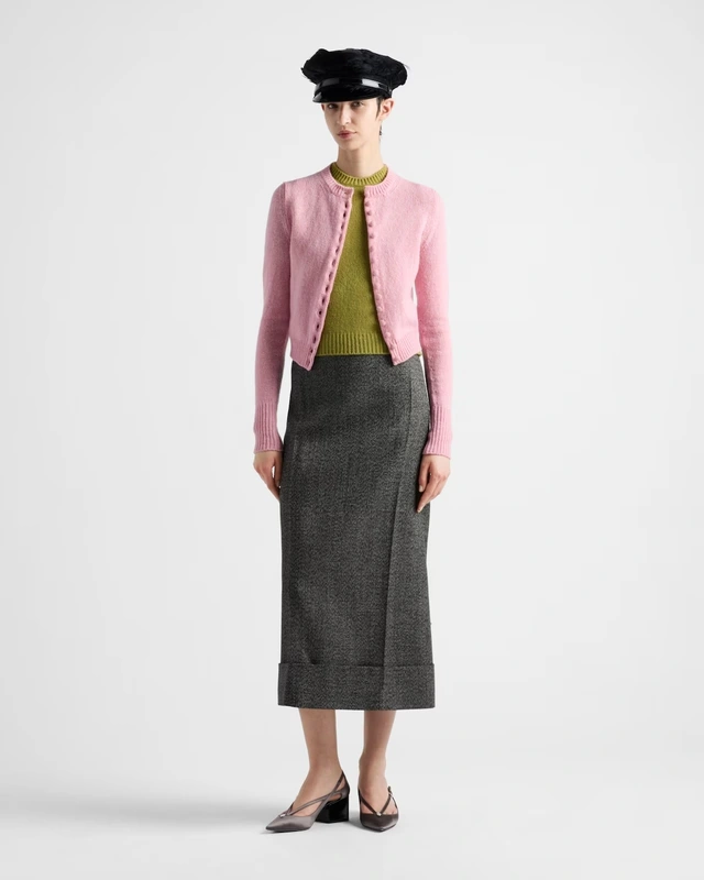 Áo len hồng biểu tượng nữ tính trở lại đầy cuốn hút-5.webp