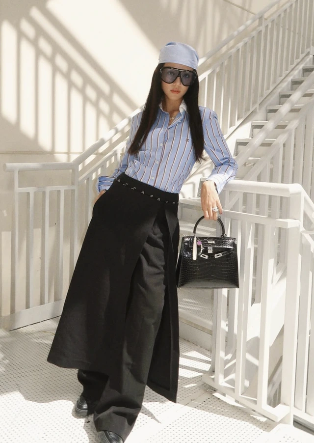 Áo sơ mi kẻ sọc luôn là lựa chọn thời thượng nhất-3.webp