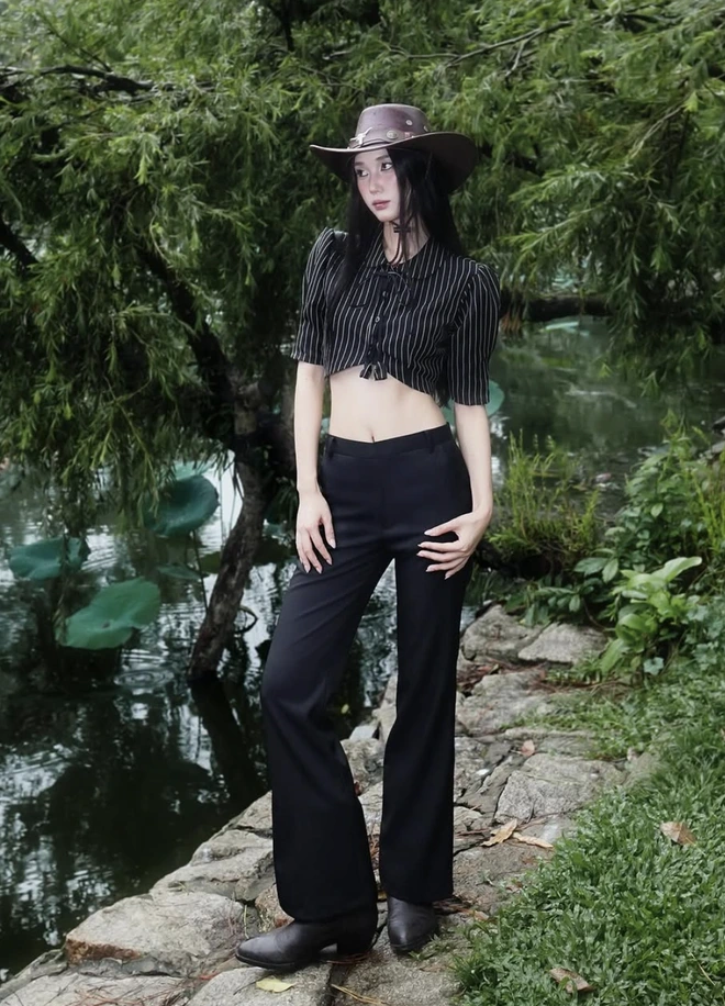 Áo sơ mi kẻ sọc luôn là lựa chọn thời thượng nhất-5.webp