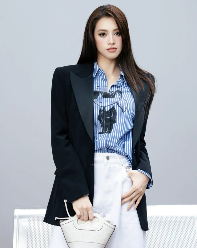 Áo sơ mi kẻ sọc luôn là lựa chọn thời thượng nhất-7.webp