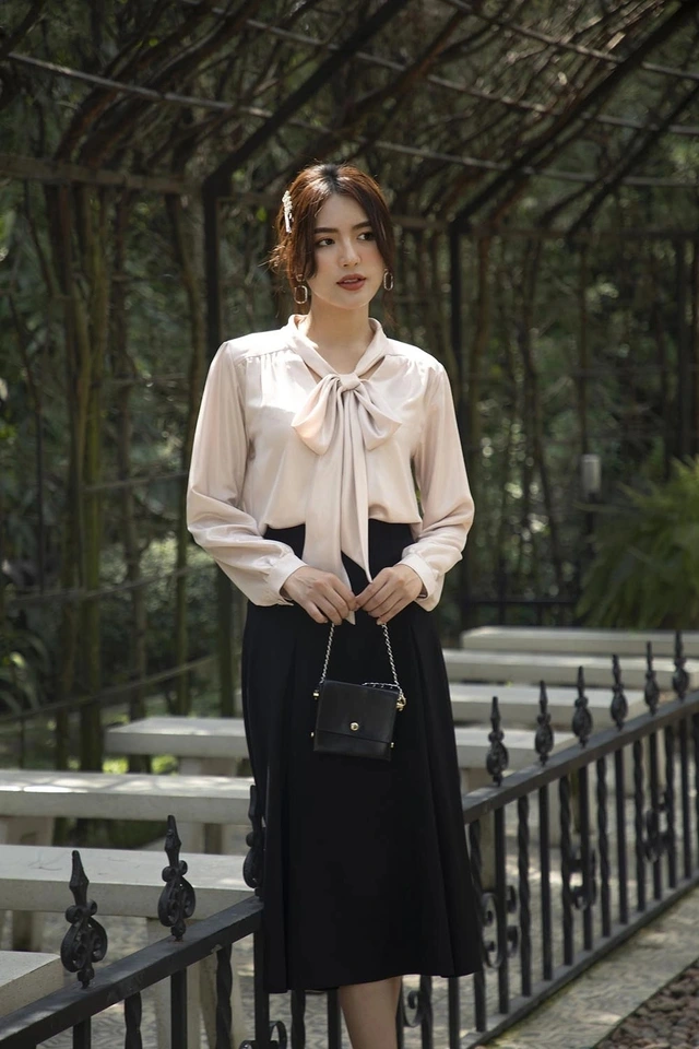 Áo sơ mi thắt nơ điểm nhấn thanh lịch cho nàng công sở-3.webp