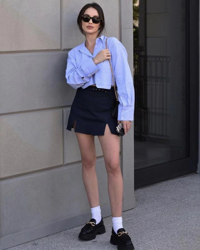 Áo sơ mi và váy ngắn cuộc tái ngộ không bao giờ lỗi mốt-2.webp