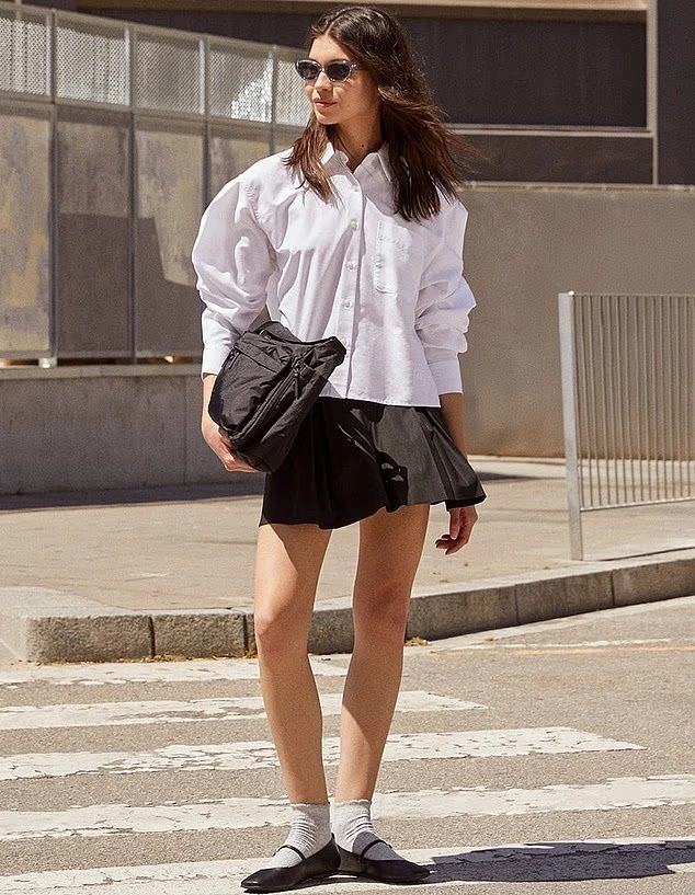 Áo sơ mi và váy ngắn cuộc tái ngộ không bao giờ lỗi mốt-5.webp