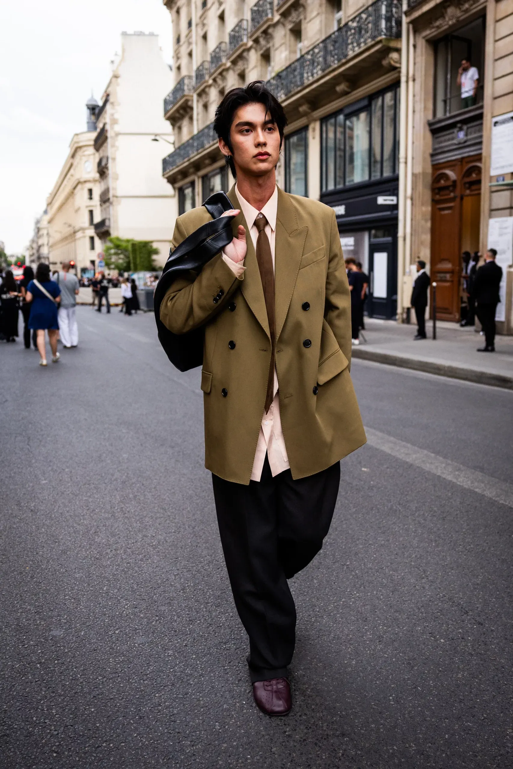 BamBam Bright Fourth cùng dàn sao Thái tỏa sáng tại Paris Fashion Week XuânHè 2026-1.webp