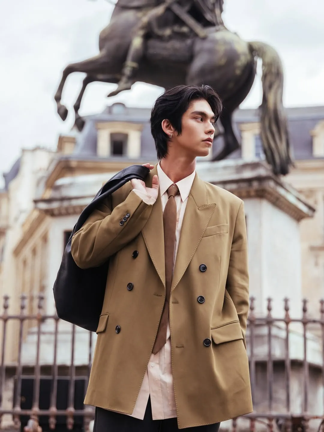 BamBam Bright Fourth cùng dàn sao Thái tỏa sáng tại Paris Fashion Week XuânHè 2026-3.webp