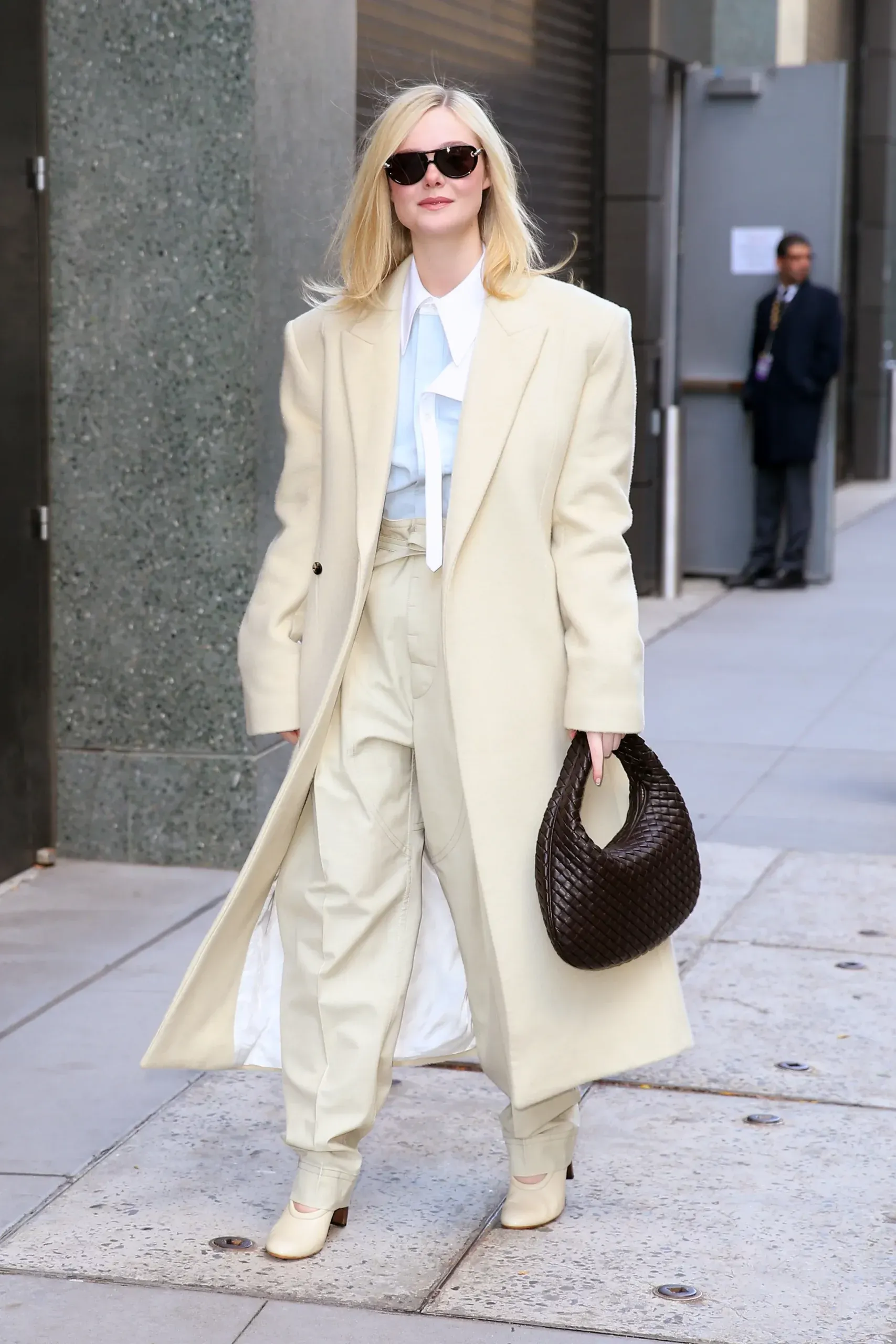 Best Fit Wins Elle Fanning đem loạt mốt XuânHè 2026 vừa rời sàn diễn đến trời Đông New York-1.webp