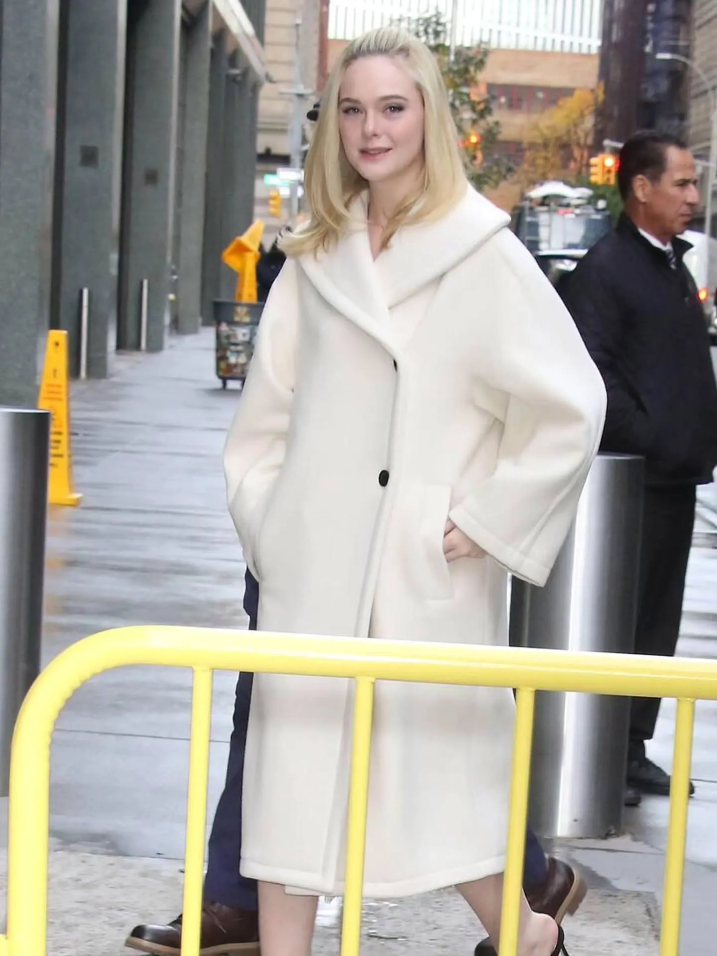 Best Fit Wins Elle Fanning đem loạt mốt XuânHè 2026 vừa rời sàn diễn đến trời Đông New York-7.webp