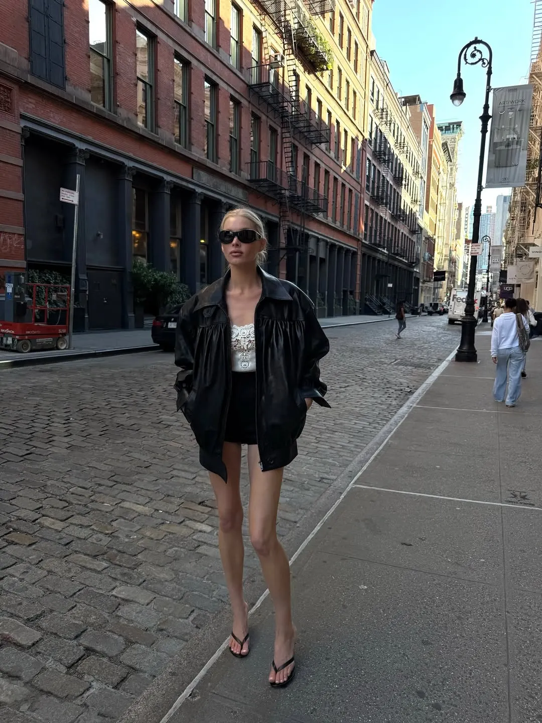 Best Fit Wins Elsa Hosk mang phong cách Scandinavian làm ấm mùa đông Los Angeles-3.webp