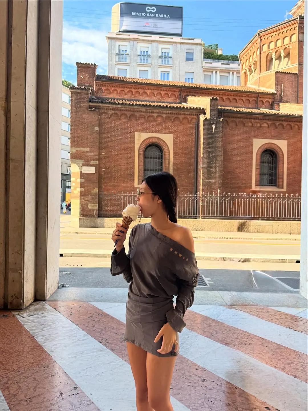 Best Fit Wins Offduty Jennie BLACKPINK khơi gợi phong cách mùa Hè châu Âu-3.webp