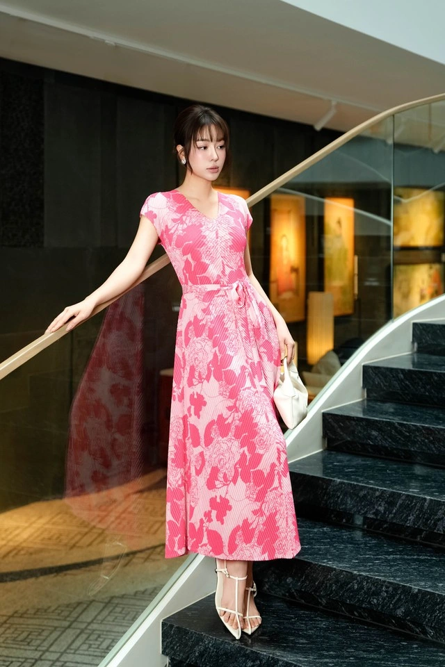 Bí quyết lên đồ thời thượng với những gam màu nổi bật mà không sến súa-2.webp