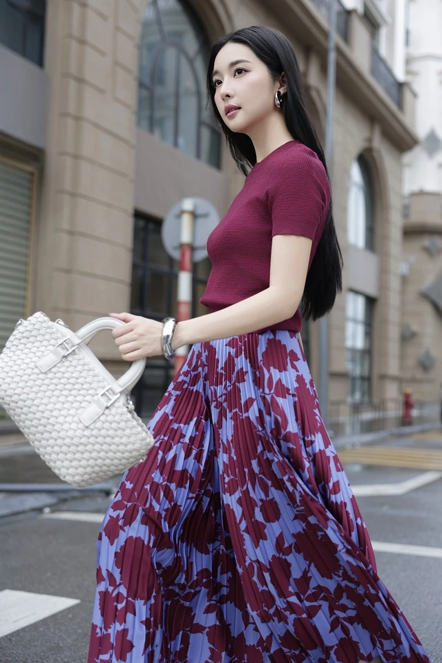 Bí quyết lên đồ thời thượng với những gam màu nổi bật mà không sến súa-3.webp