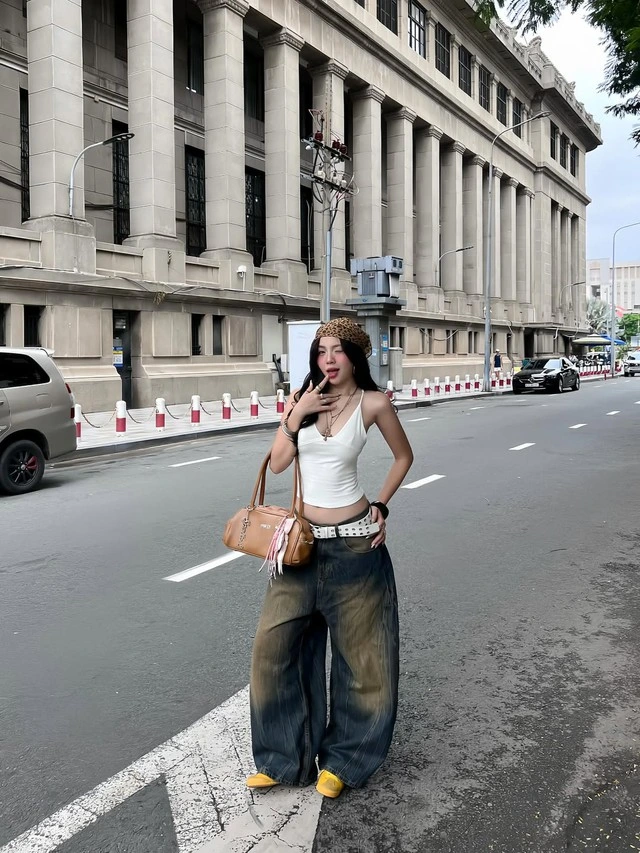 Biến hóa muôn vàn phong cách với giày sneaker vàng-7.webp