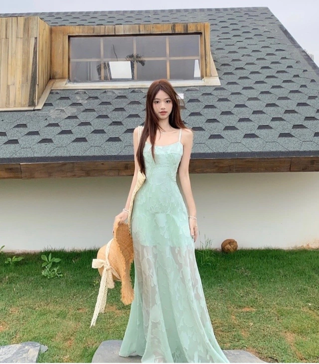 Biến mình thành nàng thơ với váy maxi đi biển-2.webp