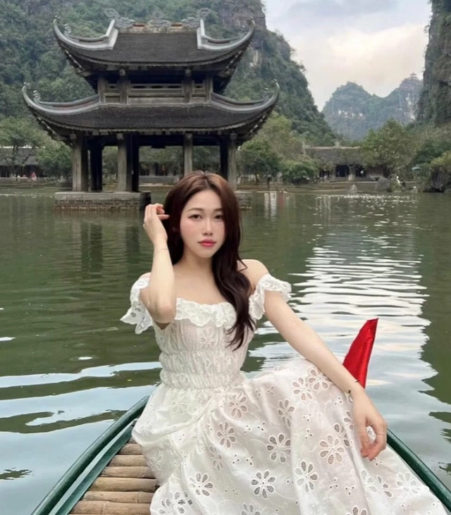 Biến mình thành nàng thơ với váy maxi đi biển-4.webp