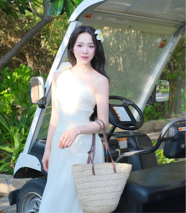 Biến mình thành nàng thơ với váy maxi đi biển-7.webp