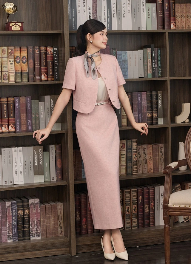 Blazer áo khoác dáng ngắn lên ngôi khi nàng ưu tiên cho vẻ ngoài phong cách-7.webp