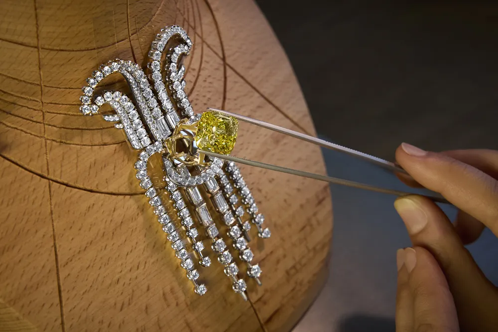 BST Fendi Eaux dArtifice Trang sức trăm năm-3.webp