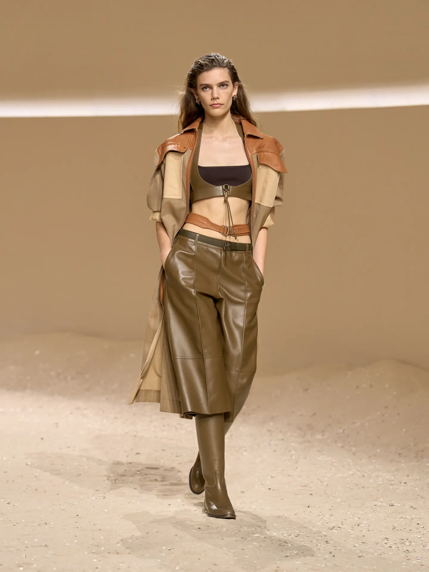 BST Hermès XuânHè 2026 Dây cương buông lơi lạt mềm buộc chặt-1.webp