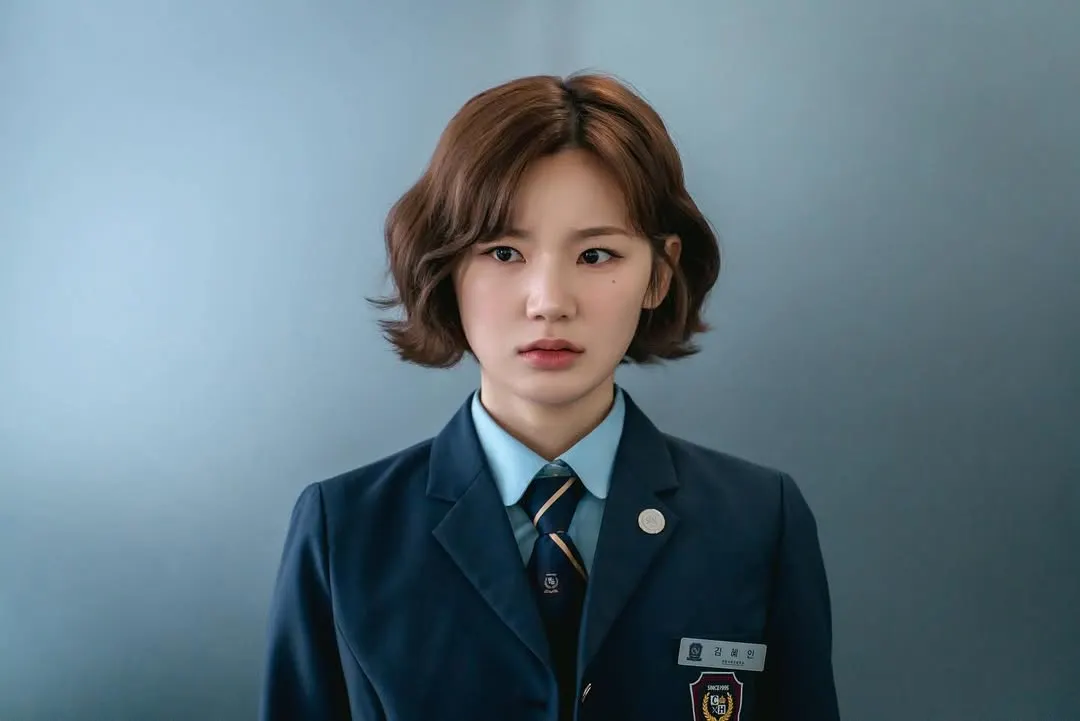 Bữa tiệc thời trang của giới thượng lưu trong Chị Đại Học Đường 2-2.webp