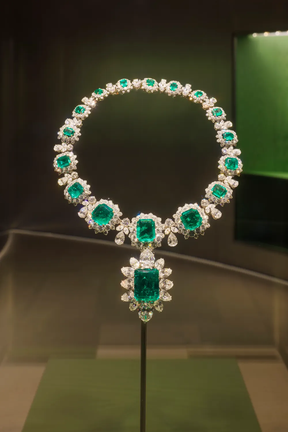 Bvlgari Kaleidos Bản giao hưởng sắc màu giữa văn hóa thủ công và nghệ thuật-2.webp