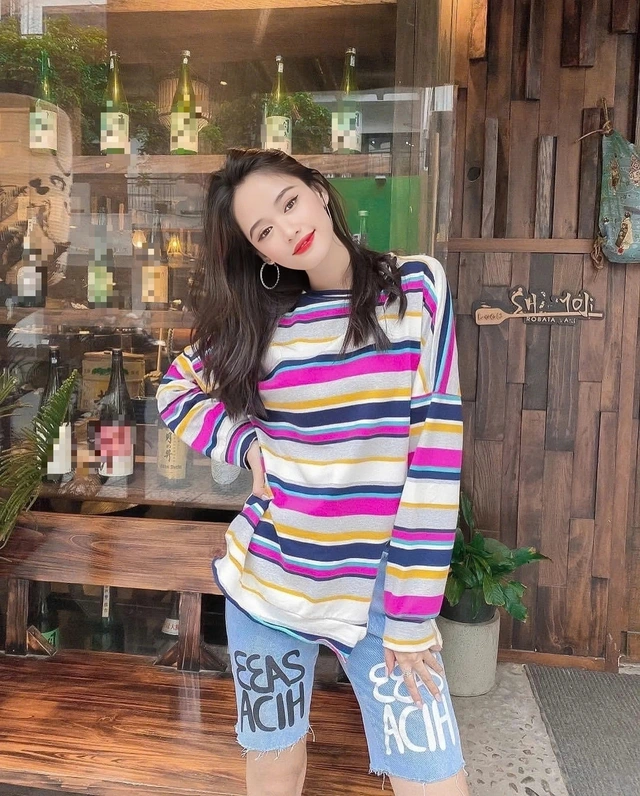 Cá tính cho phong cách dạo phố với quần jeans lửng-1.webp