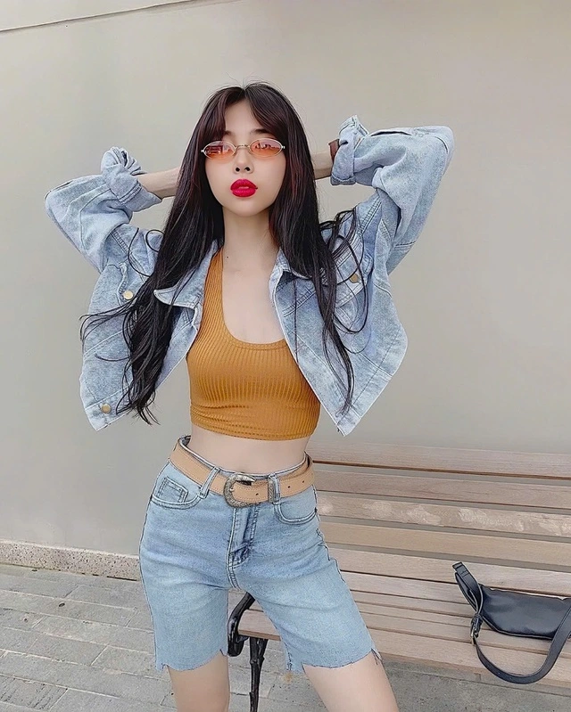 Cá tính cho phong cách dạo phố với quần jeans lửng-6.webp