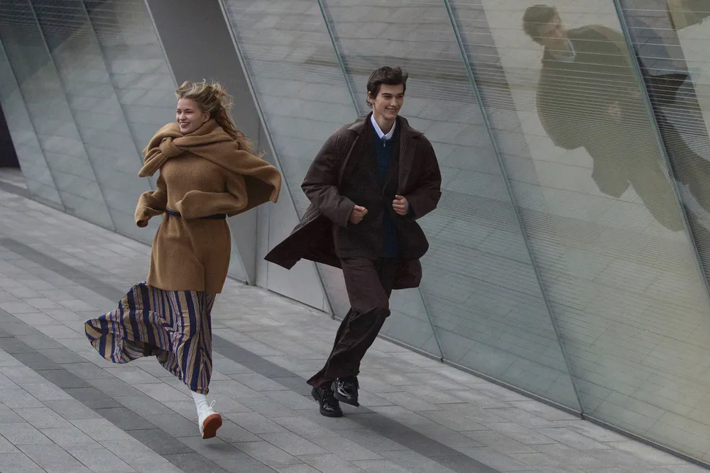 Cảm hứng hiện đại trong từng chuyển động của BST Uniqlo C được khắc họa bởi GĐST Clare Waigh...webp