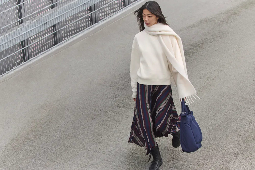 Cảm hứng hiện đại trong từng chuyển động của BST Uniqlo C được khắc họa bởi GĐST Clare Waigh...webp