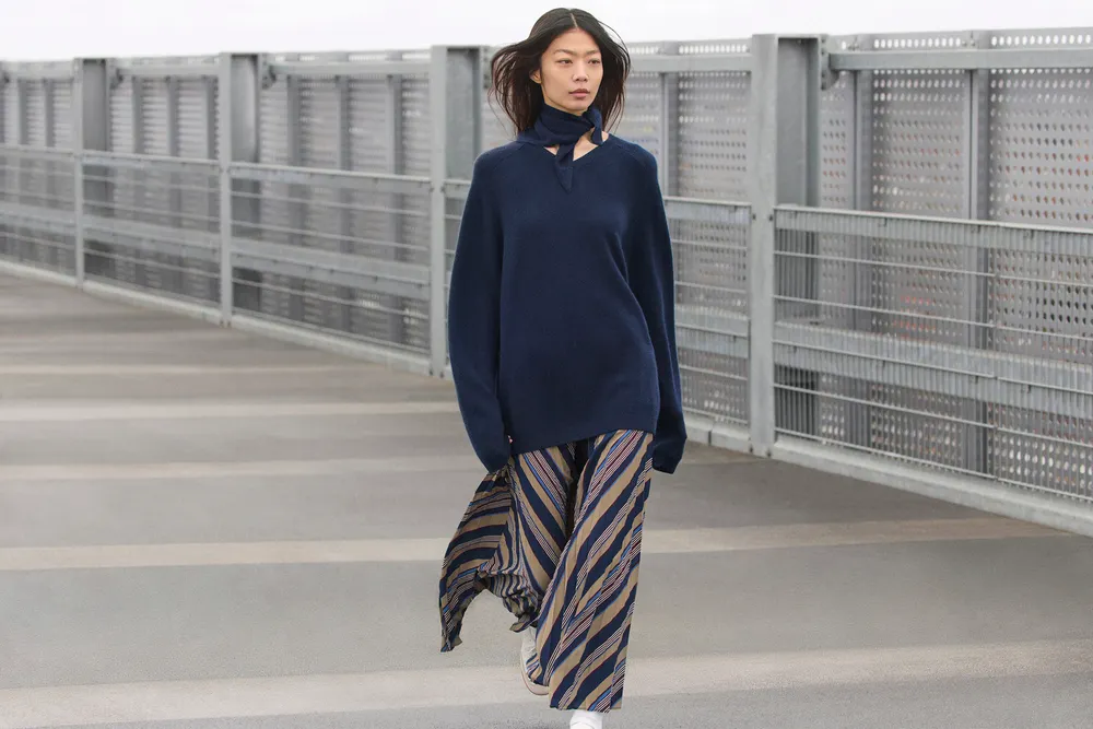 Cảm hứng hiện đại trong từng chuyển động của BST Uniqlo C được khắc họa bởi GĐST Clare Waigh...webp