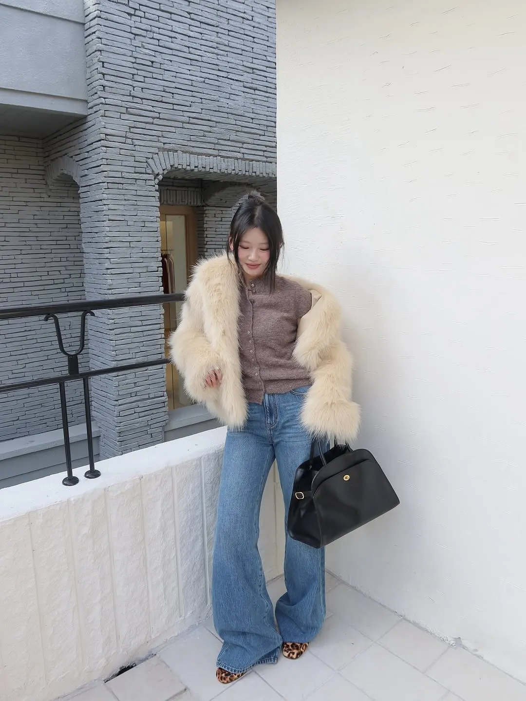 Chẳng lo lỗi thời với 7 outfit kinh điển cho mùa Đông-1.webp