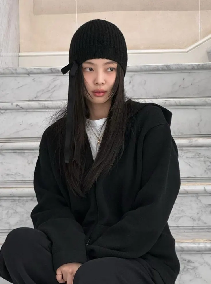 Cheap moment cùng GDragon và Jennie với mũ len che tai giữ ấm sành điệu-3.webp