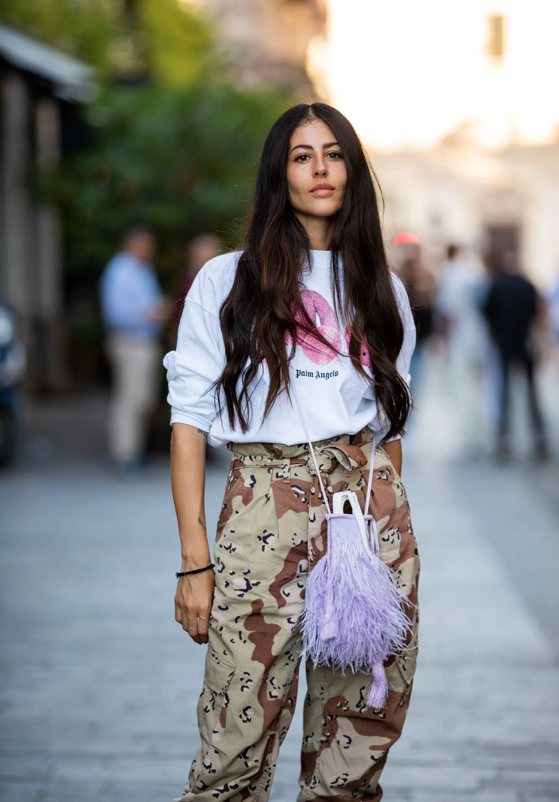 Chi tiết lông vũ bay bổng đưa phong cách Glamour cổ điển quay trở lại-4.webp