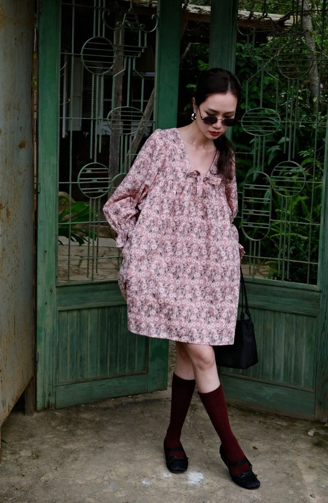 Chớm thu khám phá tủ đồ thanh lịch với chất liệu lụa ren cùng vải xô mềm-1.webp