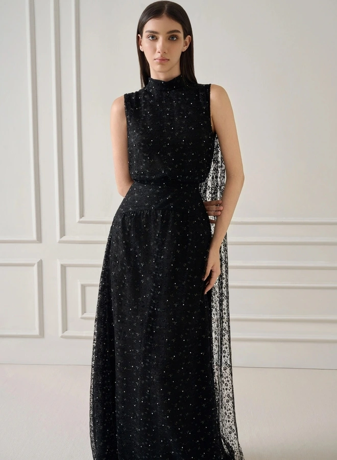 Chớm thu khám phá tủ đồ thanh lịch với chất liệu lụa ren cùng vải xô mềm-3.webp