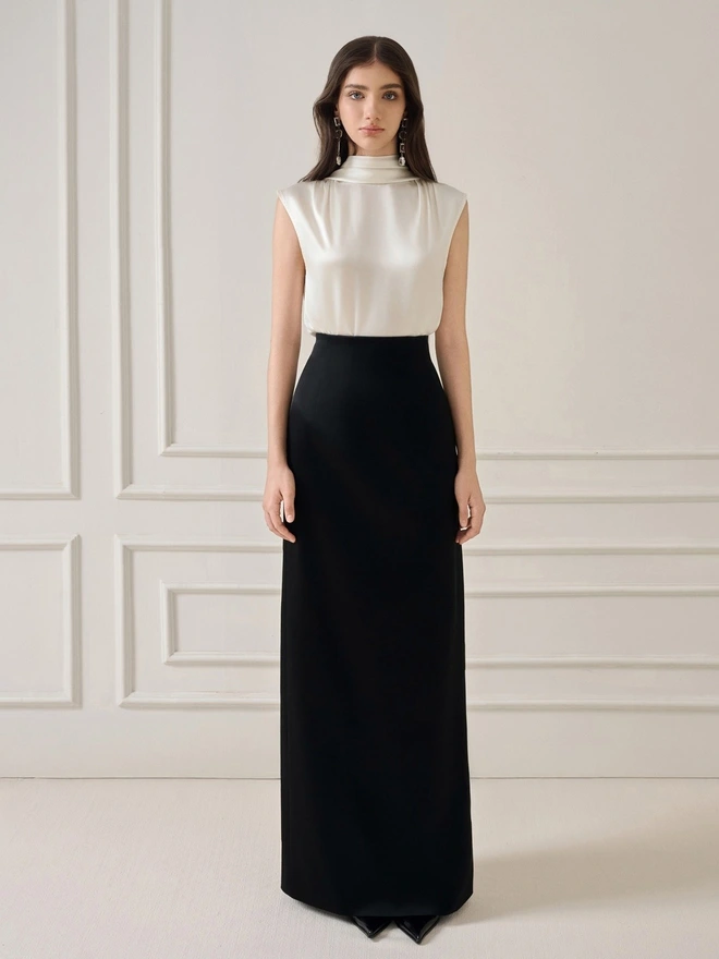 Chớm thu khám phá tủ đồ thanh lịch với chất liệu lụa ren cùng vải xô mềm-8.webp