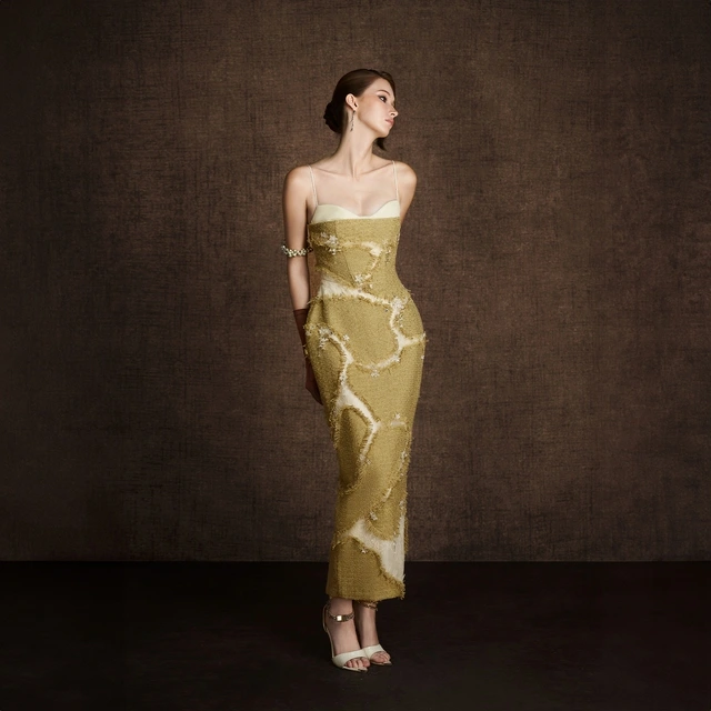 Đầm dự tiệc đơn sắc cách gây ấn tượng ngay từ cái nhìn đầu tiên-2.webp