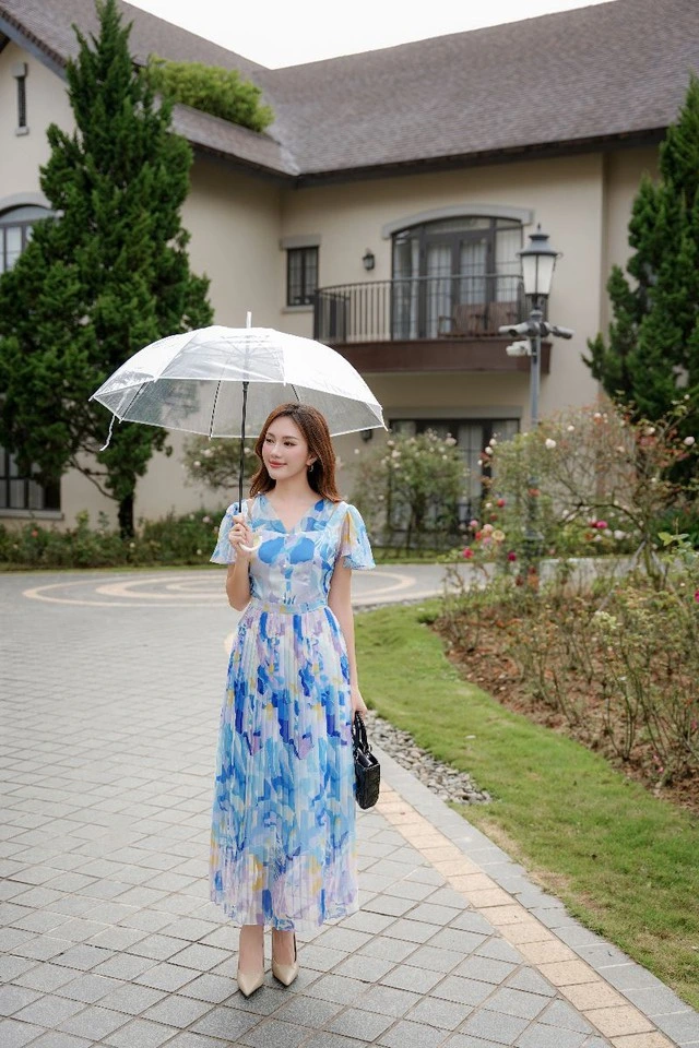Đầm hoa lựa chọn thời thượng cho mùa hè sôi động-7.webp