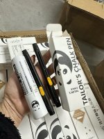 Bút phấn sáp bay màu