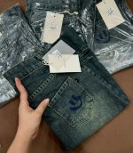 Chân váy jean thêu mặt cười