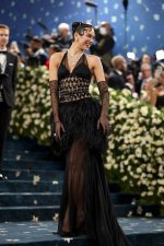 Những ngôi sao giải đề bài Dandy như thế nào trên thảm đỏ Met Gala 2025?
